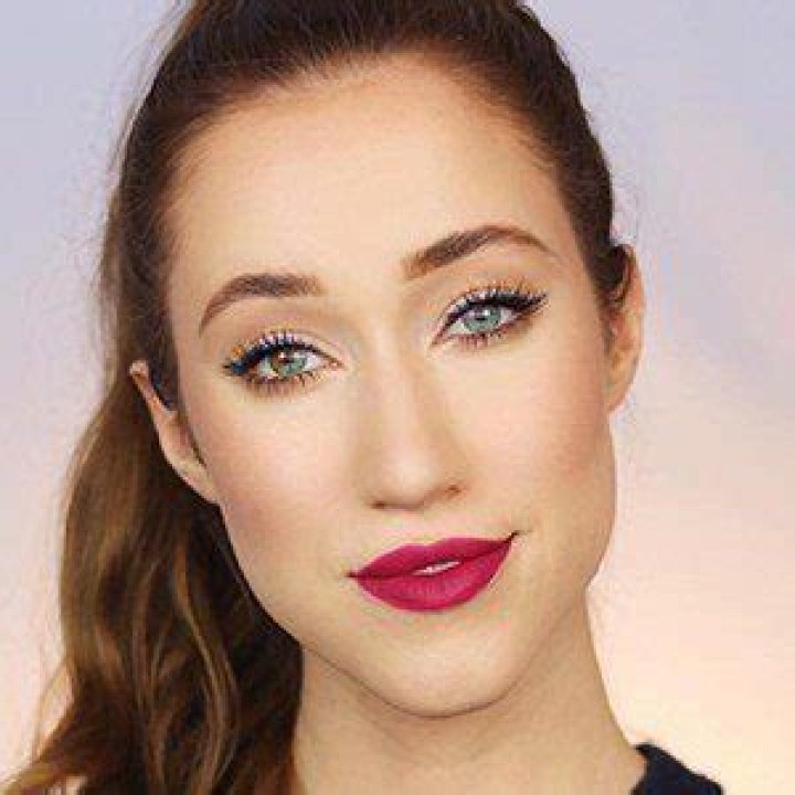 Allie Glines (YouTube Star) - Age, Birthday, Bio, Facts, Family, Net Worth, Height & More