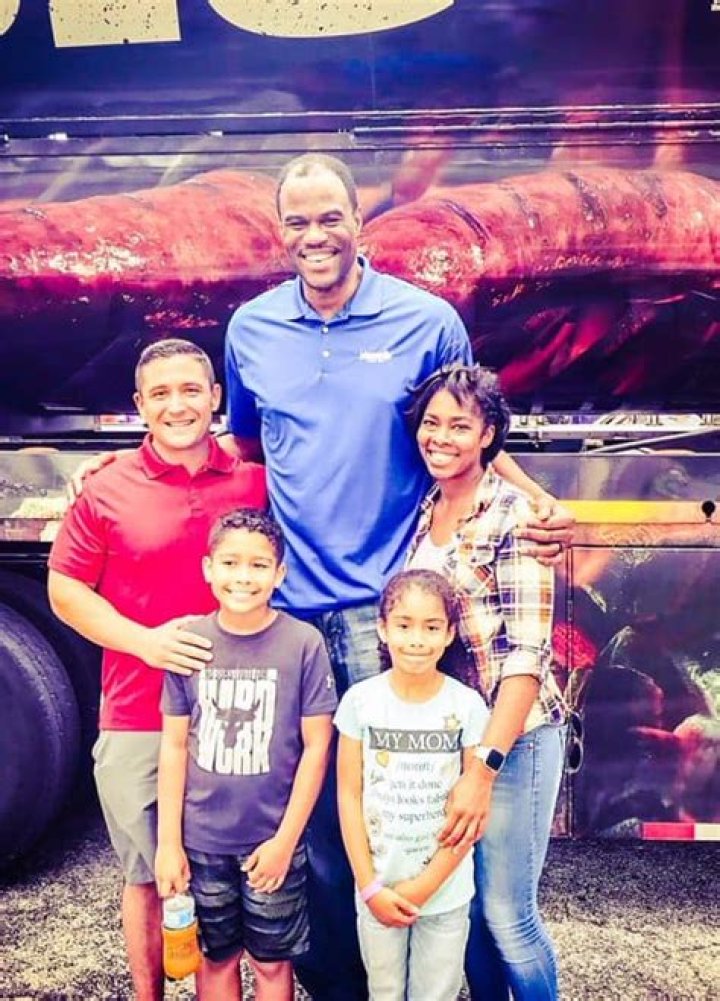 David Robinson is Married to Wife: Valerie Hoggatt. Kids.