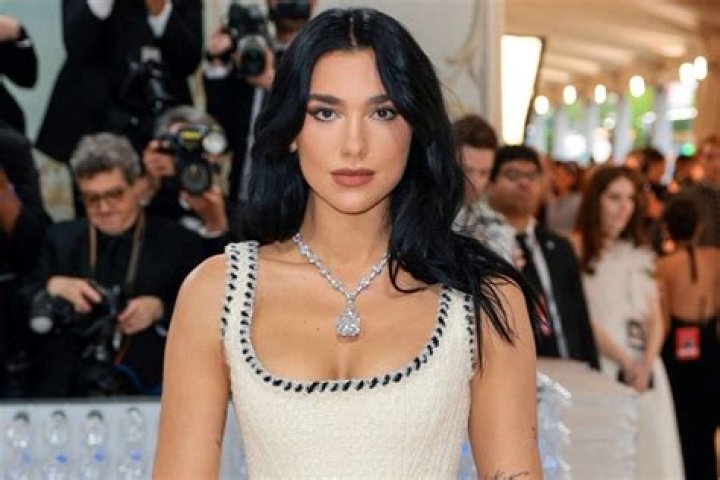 Dua Lipa’s Net Worth (2022). Real Name, Age, Birthday, Facts.