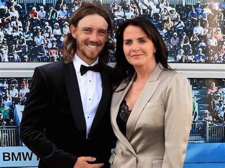 Dustin Clare Net Worth, Age, Height, Wife