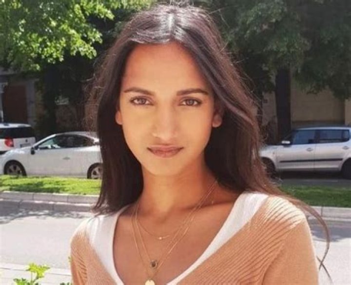 How tall is Amita Suman