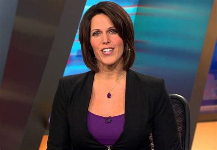 How tall is Dana Jacobson
