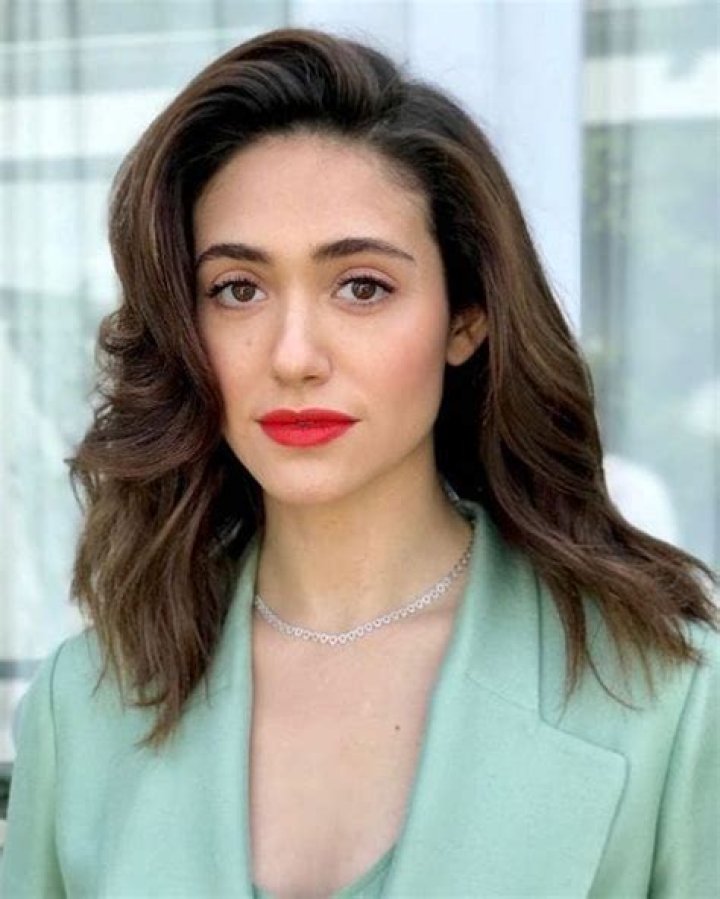 How tall is Emmy Rossum
