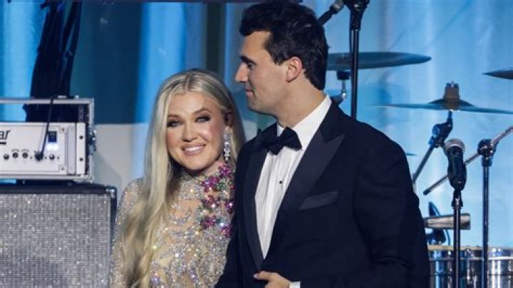 How tall is Erika Jayne