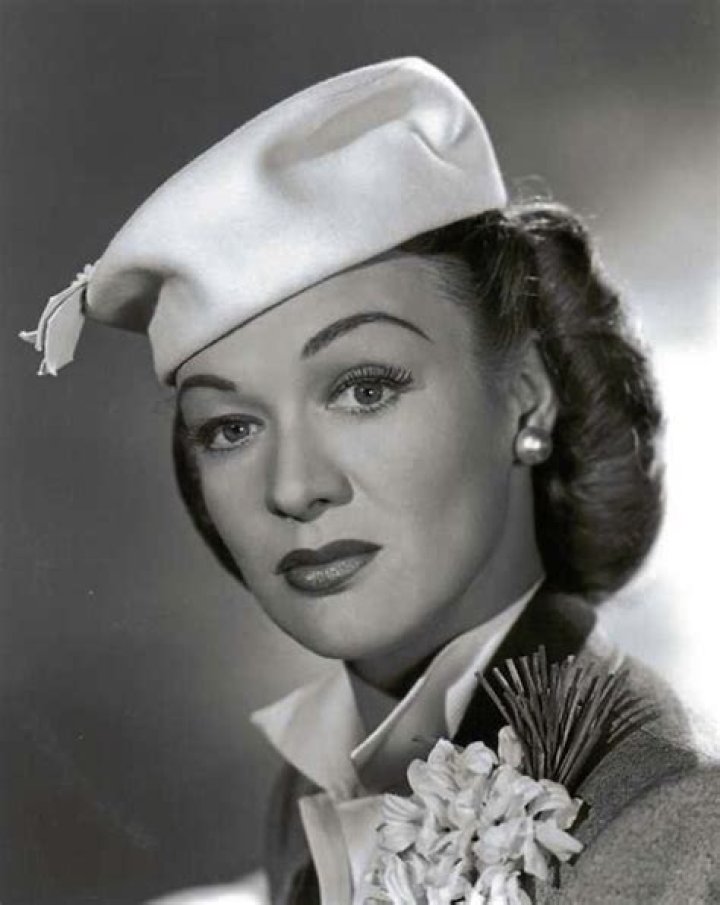 How tall is Eve Arden