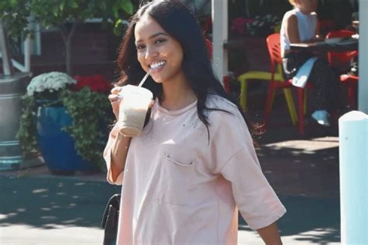 How tall is Karrueche Tran