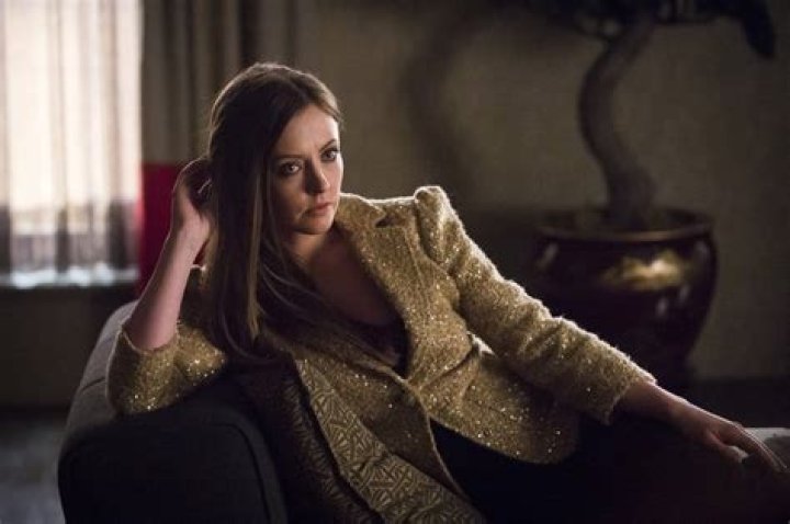 How tall is Katharine Isabelle
