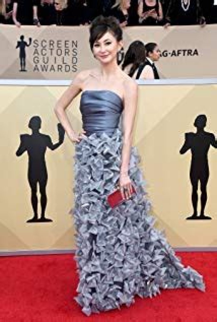 How tall is Kimiko Glenn