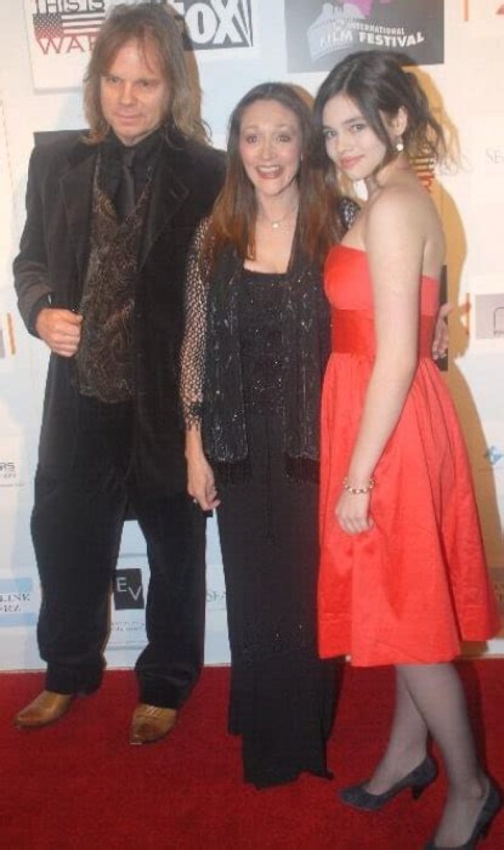 How tall is Olivia Hussey
