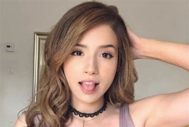 How tall is Pokimane
