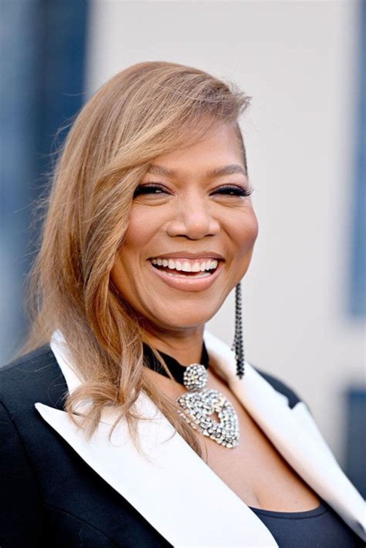 How tall is Queen Latifah