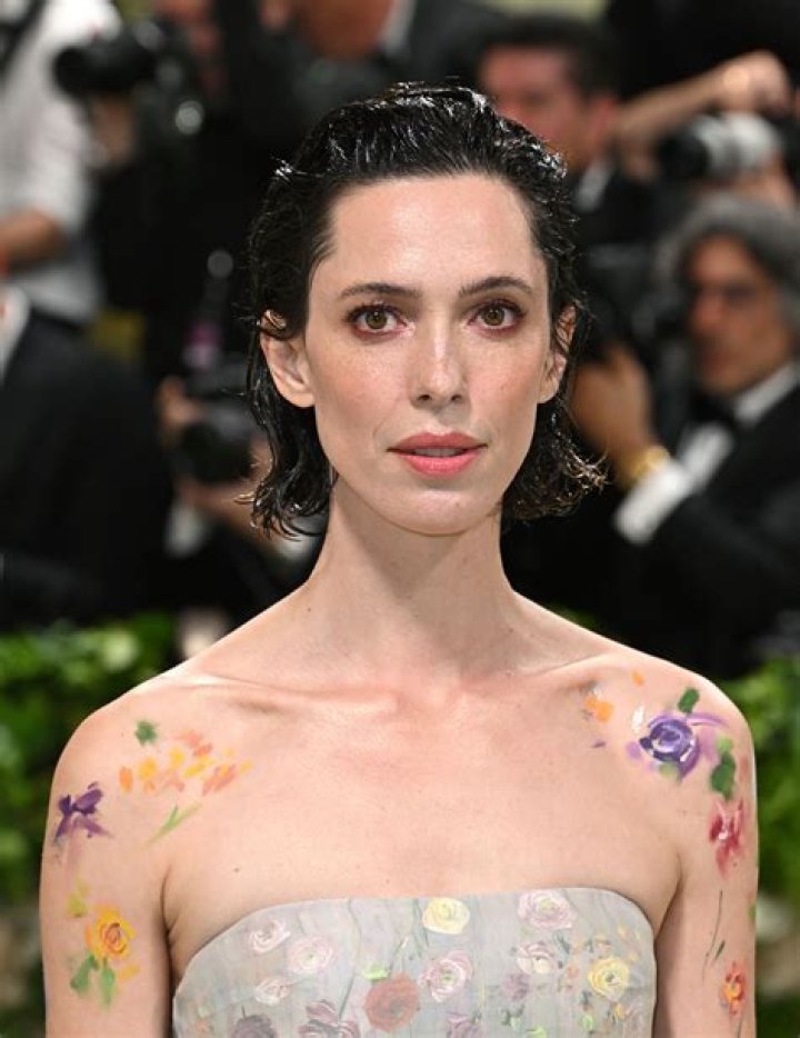 How tall is Rebecca Hall