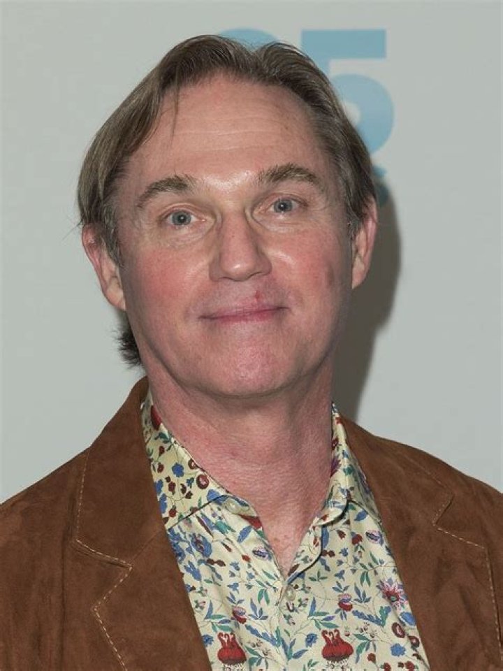 How tall is Richard Thomas