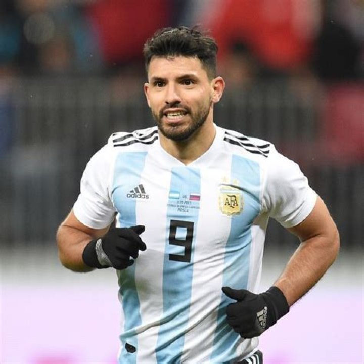 How tall is Sergio Agüero
