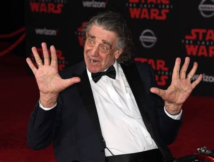How tall was Peter Mayhew