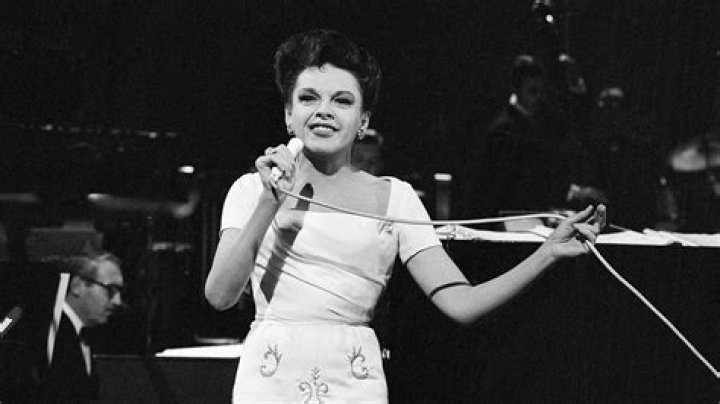 Judy Garland Biography, Age, Height, Husband, Net Worth, Family