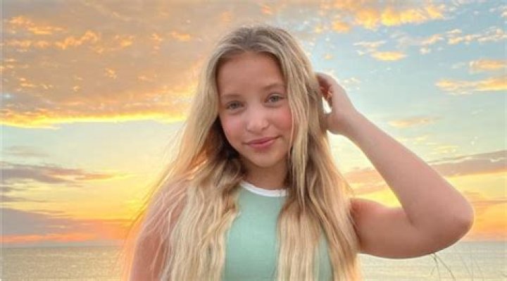 Lilliana Dee (YouTube Star) - Age, Birthday, Bio, Facts, Family, Net Worth, Height & More