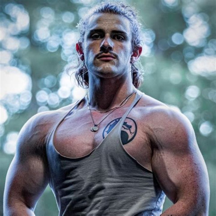 Luke Nelson (YouTube Star) - Age, Birthday, Bio, Facts, Family, Net Worth, Height & More