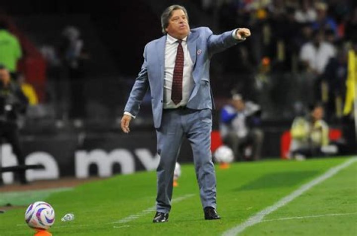 Miguel Herrera (Soccer Coach) - Age, Birthday, Bio, Facts, Family, Net Worth, Height & More