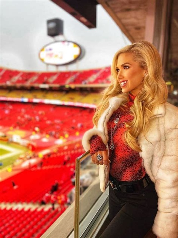 Molly Hagan Net Worth, Age, Height, Wife