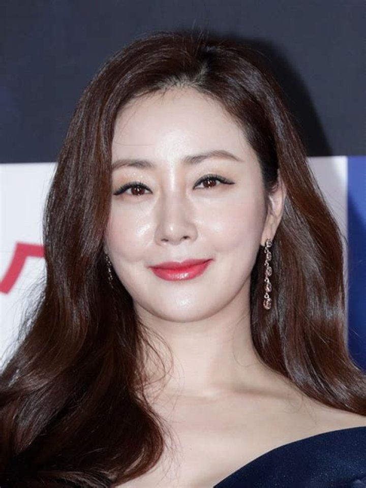 Oh Na-ra (TV Actress) - Age, Birthday, Bio, Facts, Family, Net Worth, Height & More