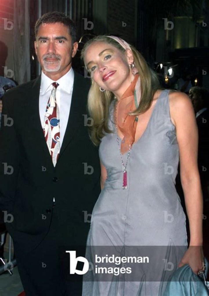 Phil Bronstein Biography, Age, Height, Wife, Net Worth, Family