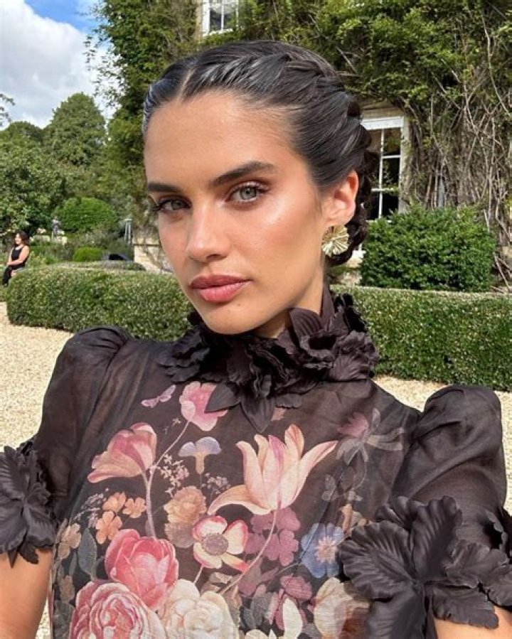 Sara Sampaio - CelebNetWorth