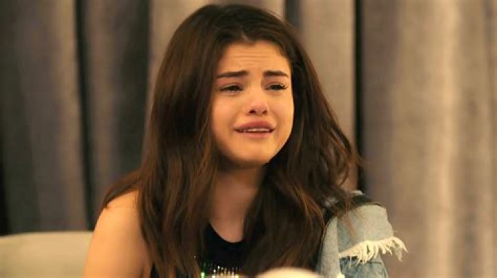 Selena Gomez Gets Emotional During a Visit to Her Childhood Home in Grand Prairie, TX