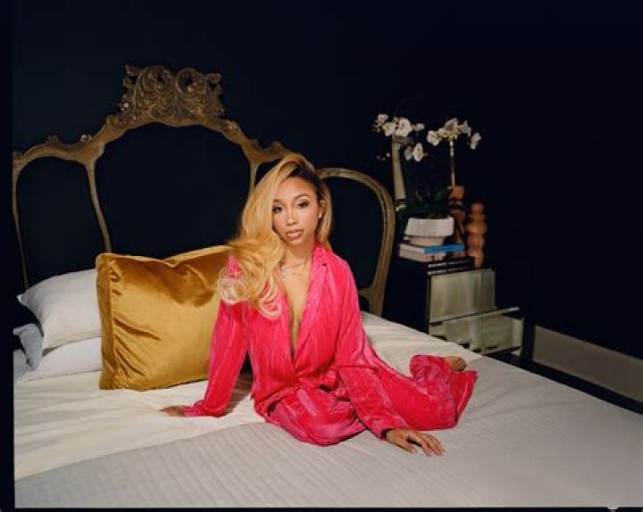Zonnique Pullins – Celebsgraphy